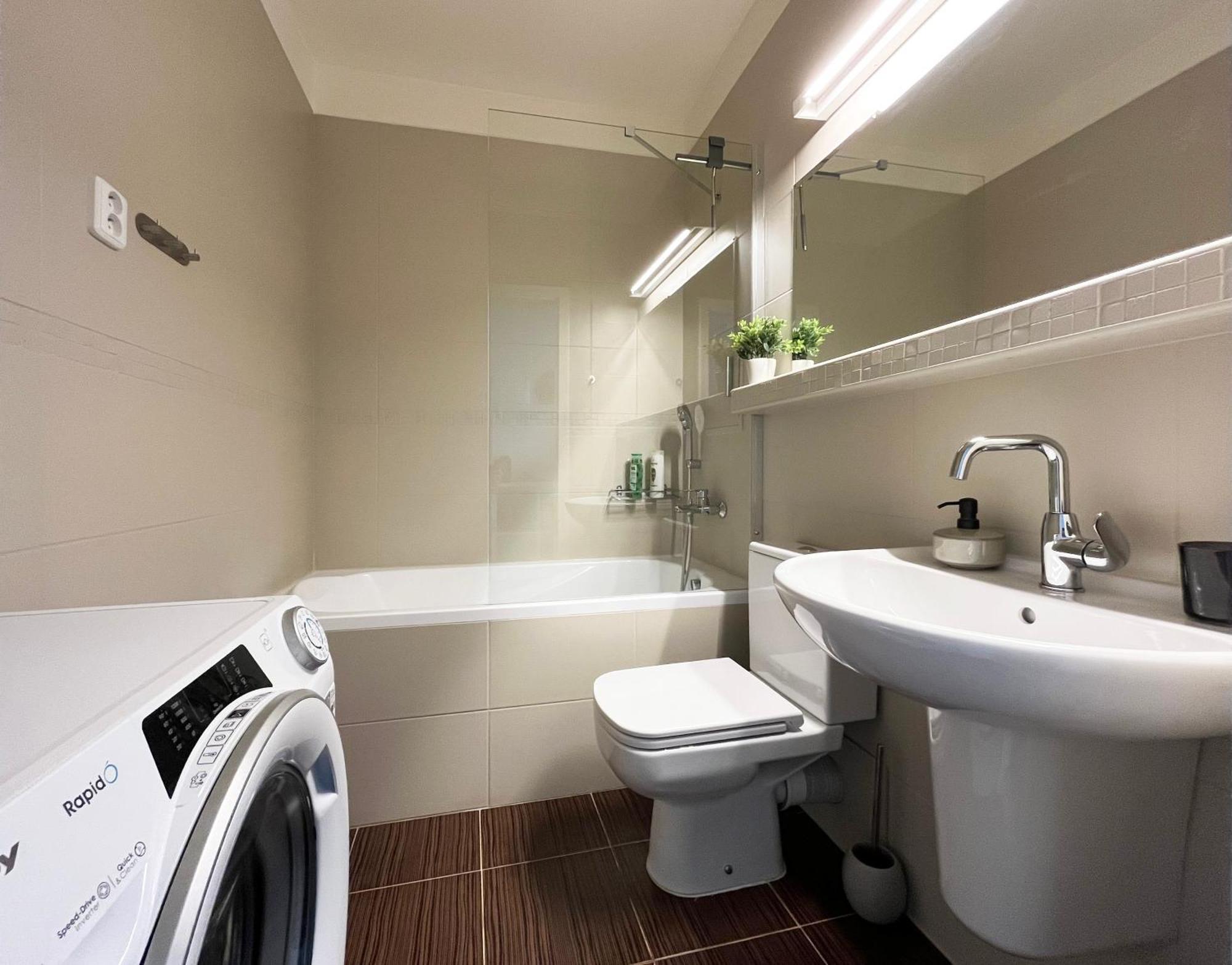 Air-Conditioned Studio, Close To City Centre & Tram Stop Bratislava Dış mekan fotoğraf